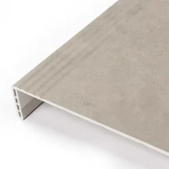 New Stepwood Overzettrede met neus - SPC - Beton Taupe