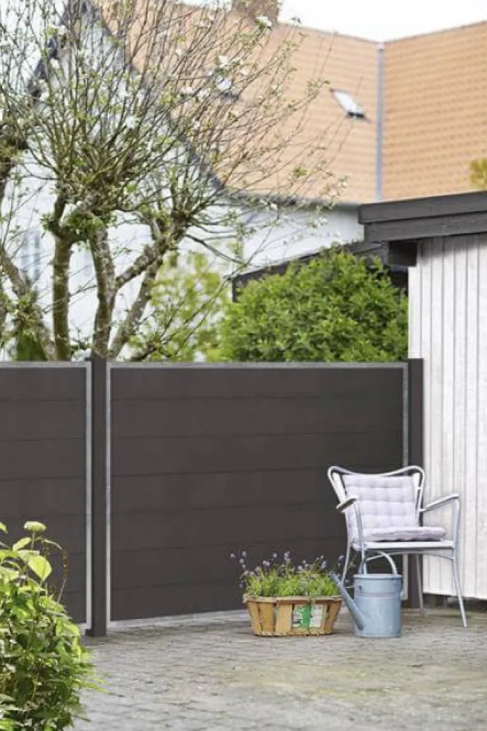 New Plus Danmark Schutting composiet & glas in stalen frame - Futura recht antraciet (90 x 144 cm)