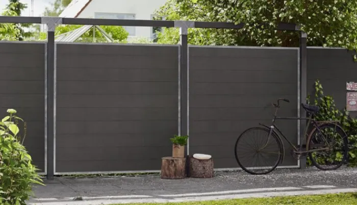 New Plus Danmark Schutting composiet & glas in stalen frame - Futura recht antraciet (90 x 144 cm)