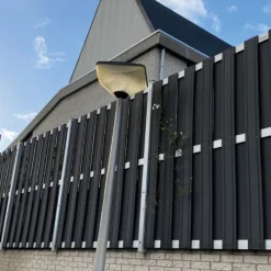 Discount Elephant Schutting composiet Design antraciet met blank aluminium frame (180 x 180 cm)