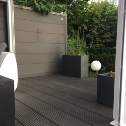 Discount Elephant Schutting composiet Forte antraciet met antraciet aluminium kader (180 x 180 cm)