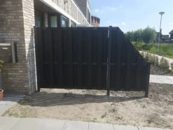 Outlet Elephant Schutting composiet schuin Design antraciet met antraciet aluminium frame (90 x 180/93 cm)