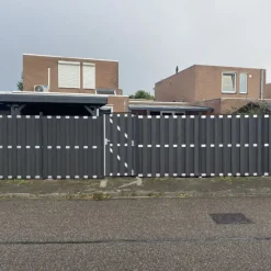 Online C-Wood Schutting composiet Stijl antraciet met blank aluminium frame (180 x 180 cm)