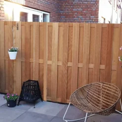 Sale Elephant Schutting hardhout keruing Timber recht 15L rvs (180 x 180 cm) v-groef schermdikte 3,9 cm