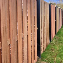 Discount Smaragd Schutting hardhout keruing Robuust recht 15L (180 x 180 cm) v-groef schermdikte 4,2 cm