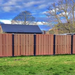 Discount Smaragd Schutting hardhout keruing Robuust recht 15L (180 x 180 cm) v-groef schermdikte 4,2 cm