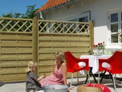 Online Plus Danmark Schutting vuren - Bergen recht met trellis groen geimpregneerd (180 x 180 cm)