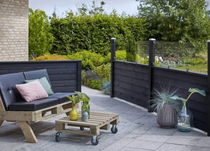 Discount Plus Danmark Schutting zelfbouw vuren Plus Klink met glas zwart (174 x 125 cm)