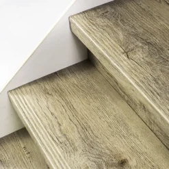 Discount Stepwood Traprenovatie set - rechte trap - 16 treden SPC toplaag Rustiek eiken incl. stootborden