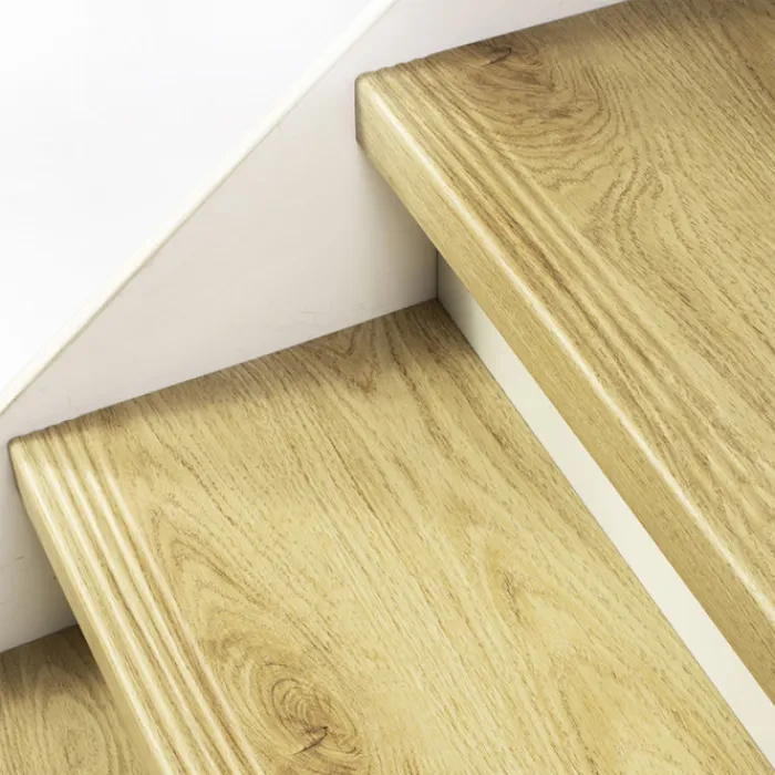 New Stepwood Traprenovatie set - 2 kwart draai - 15 treden SPC toplaag Licht eiken incl. witte stootborden