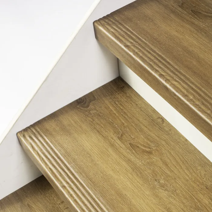 Hot Stepwood Traprenovatie set - rechte trap - 15 treden SPC toplaag Bruin eiken incl. witte stootborden