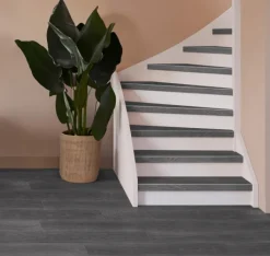 Stepwood Traprenovatie set - 1 kwart draai - 14 treden SPC toplaag Antraciet incl. witte stootborden
