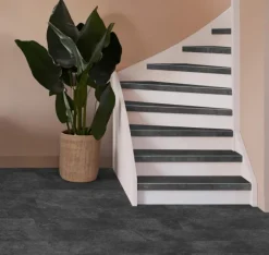 Sale Stepwood Traprenovatie set - 2 kwart draai - 13 treden SPC toplaag Beton zwart incl. witte stootborden