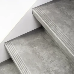 Discount Stepwood Traprenovatie set - rechte trap - 15 treden SPC toplaag Beton grijs incl. stootborden