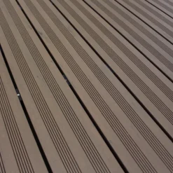 Clearance C-Wood Vlonderplank composiet semi massief 2,1 x 14 cm bruin gevlamd (4 mtr) fijne ribbel en vlak