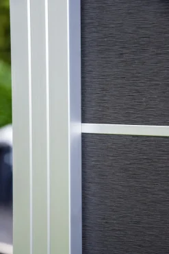 New Elephant Zelfbouw schutting composiet Modular rock grey met blank alu accessoires (180 x 97 cm)